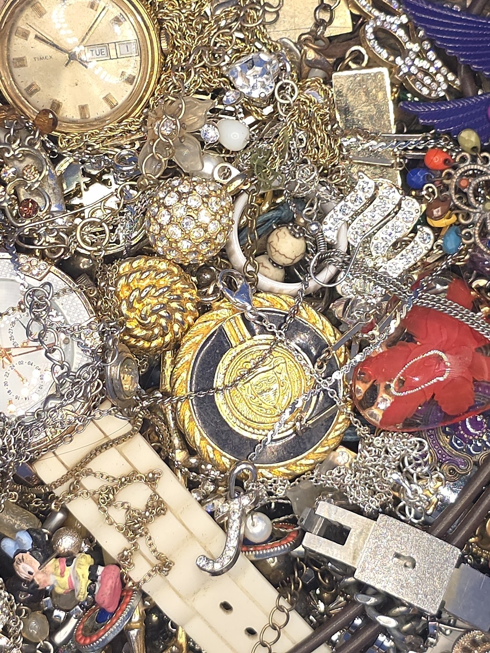 5LBS OF GOLD & SILVER TONE JEWELRY!! MYSTERY LOT!